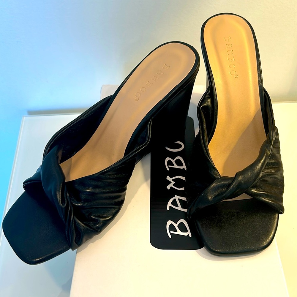 Bamboo Black Twisted Detail Wedge Sandal 
Size 7